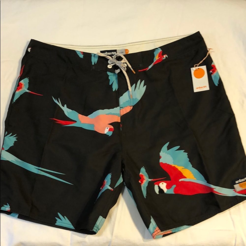 Black/Parrot Print Men’s Size 38 Swim Shorts
